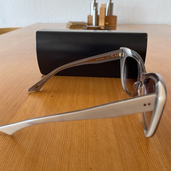 Dita Magnifique Sunglasses - 22015-E- 56 in Grey/Cream